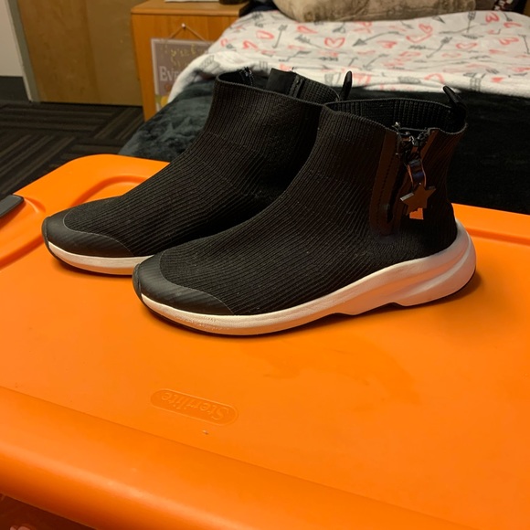 Shoes - Picture 1 of 7